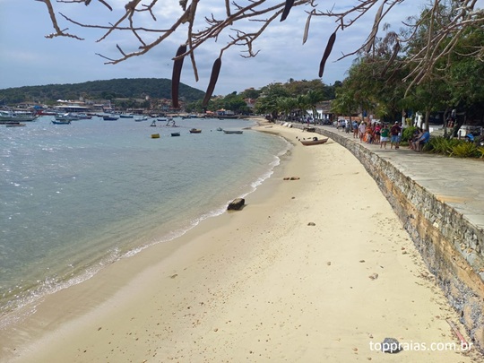 Rua das Pedras vista da Praia da Armação