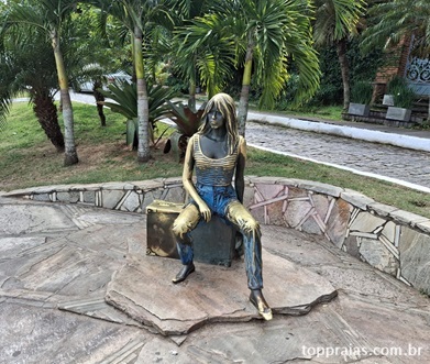 Escultura Brigitte Bardot em Búzios