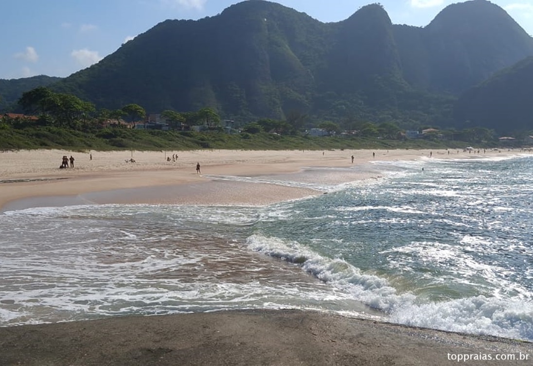 Praia de Itacoatiara em Niterói