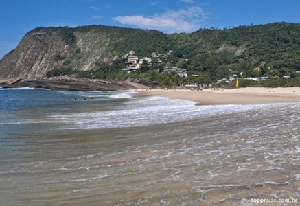 Praia de Itacoatiara em Niterói