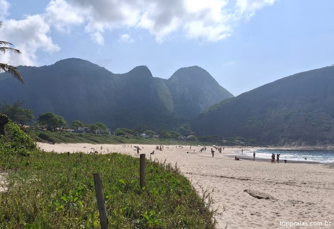 Praia de Itacoatiara em Niterói