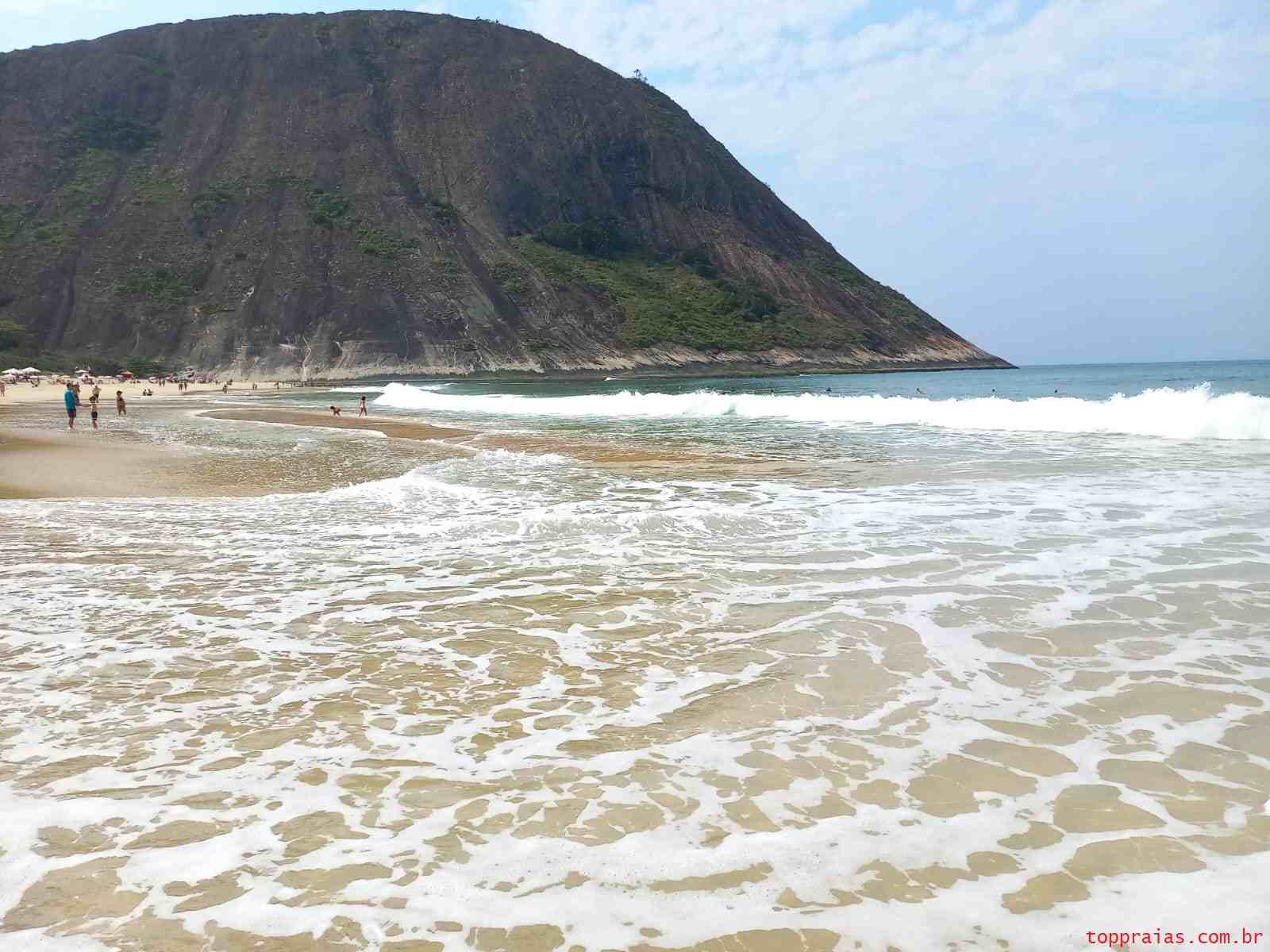 Praia de Itacoatiara em Niterói