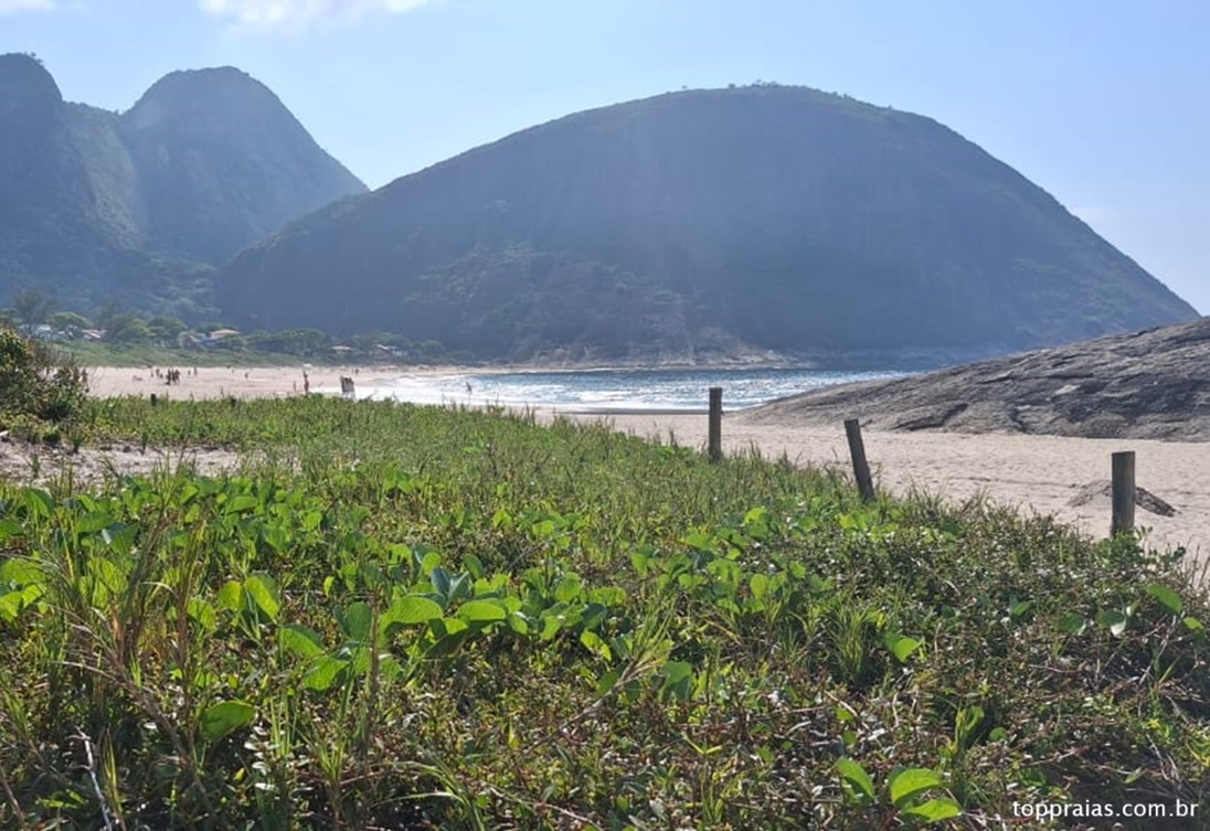 Praia de Itacoatiara em Niterói