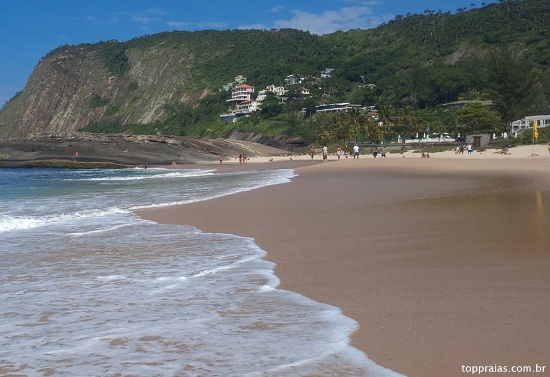 Praia de Itacoatiara em Niterói