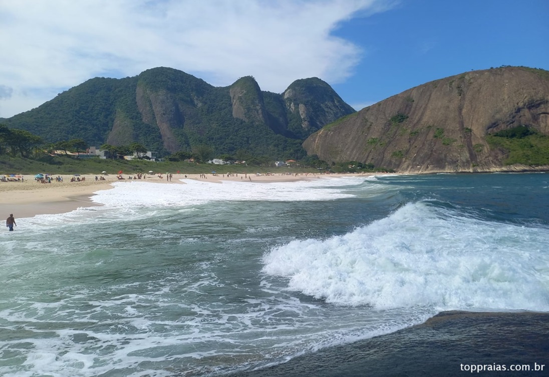 Praia de Itacoatiara em Niterói