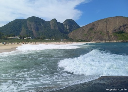 Praia de Itacoatiara em Niterói