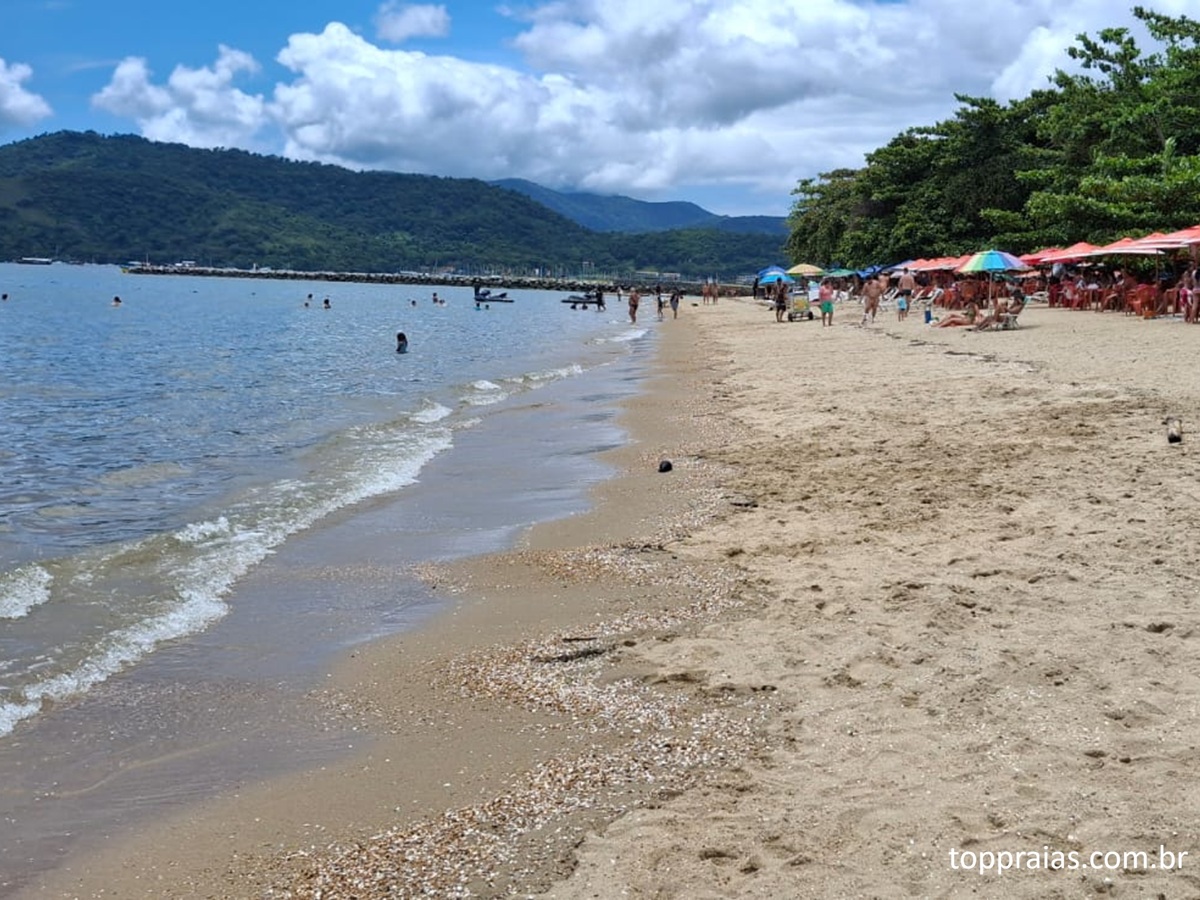 Quiosques na Praia do Pontal em Paraty